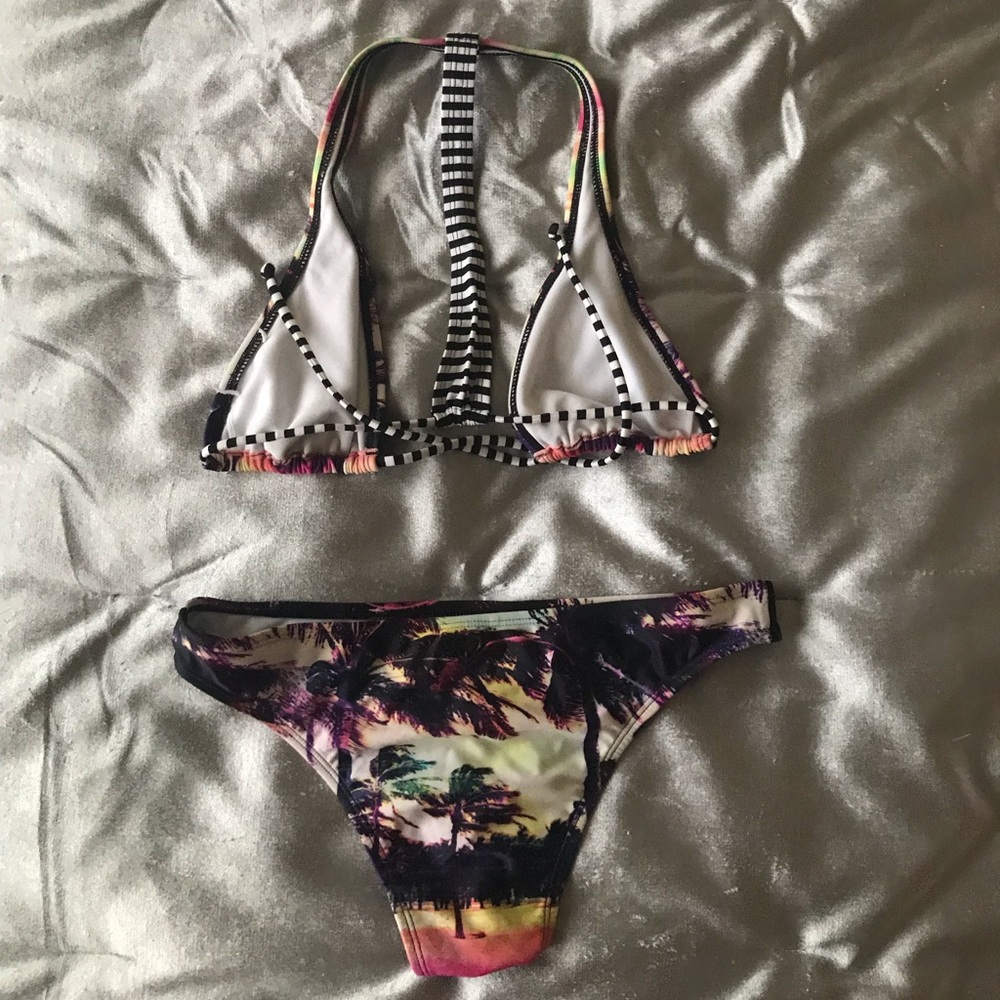 Roxy Bikini - Picture 2 of 3
